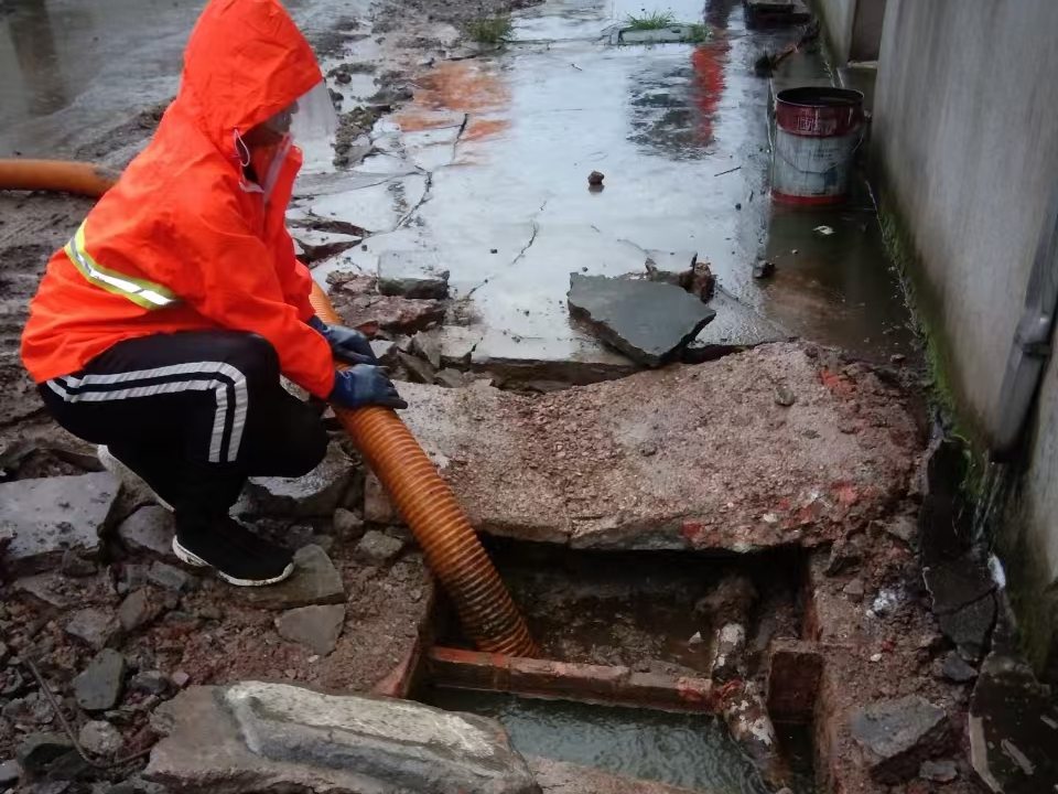 淮南专业清理污水池 炜誉市政以规范流程守护城市 “肠道”